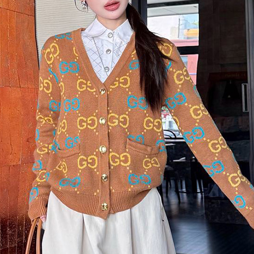 [홍콩명품.Gucci] 구찌 25SS 로고 여성 GG수프림 V넥 니트 가디건 (브라운), BM22165, JL, 레플리카의류,미러급사이트