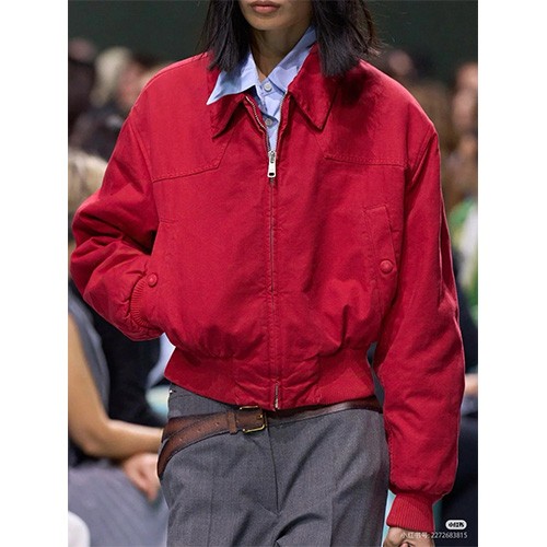 [홍콩명품,PRADA] 프라다 25SS 로고 카라 봄버 자켓 (레드), BM22201, KB, 레플리카의류,미러급사이트
