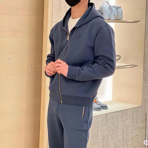 [홍콩명품.LOUIS VUITTON] 루이비통 25SS 로고 자수 트레이닝 후드 집업 자켓 + 조거 팬츠 바지 상하의 세트 (블루), BM22547, KB, 레플리카의류,미러급사이트