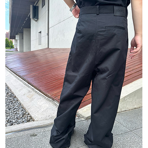 [홍콩명품.LOEWE] 로에베 25SS 로고 오버핏 팬츠 바지 (블랙), BM22563, KB, 레플리카의류,미러급사이트