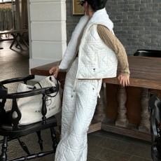 [홍콩명품,Christian Dior] 디올 25SS 로고 여성 퀄팅 솜패딩 조끼 베스트 + 솜패딩 팬츠 바지 상하의 세트 (화이트), BM22694, TBG, 레플리카의류,미러급사이트