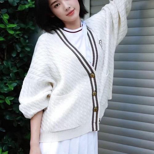 [홍콩명품.Brunello Cucinelli ] 브루넬로 쿠치넬리 25SS 로고 여성 V넥 니트 가디건 (아이보리), BM22699, TBG, 레플리카의류,미러급사이트