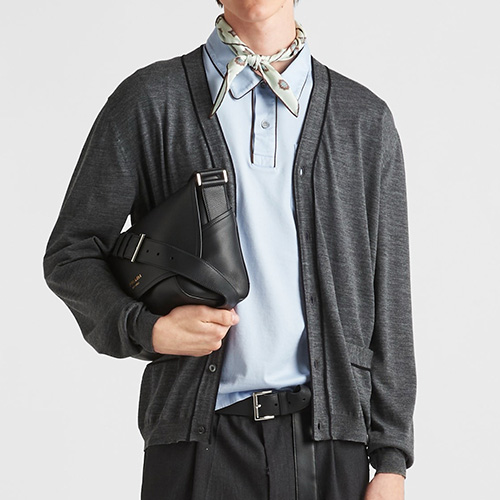 [홍콩명품,PRADA] 프라다 25SS 로고 V넥 니트 가디건 (다크그레이), BM22729, JL, 레플리카의류,미러급사이트