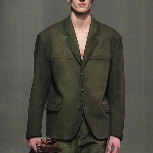 [홍콩명품,PRADA] 프라다 25SS 로고 레더 가죽 정장 자켓 (카키), BM22811, TOM, 레플리카의류,미러급사이트