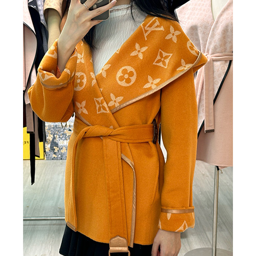 [홍콩명품.LOUIS VUITTON] 루이비통 25SS 로고 여성 모노그램 캐시미어 쇼트 코트 자켓 (오렌지), BM22862, TOM, 레플리카의류,미러급사이트