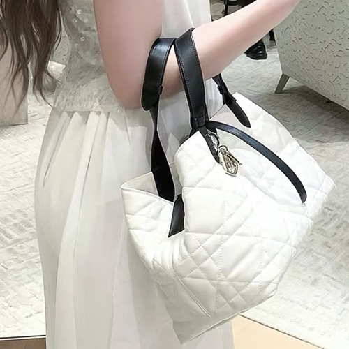 [홍콩명품,Christian Dior] 디올 25SS 로고 TOUJOURS 미디움 토트백 핸드백 (화이트), BGM5267, BDA, 홍콩명품가방,명품쇼핑몰,크로스백,핸드백,구매대행