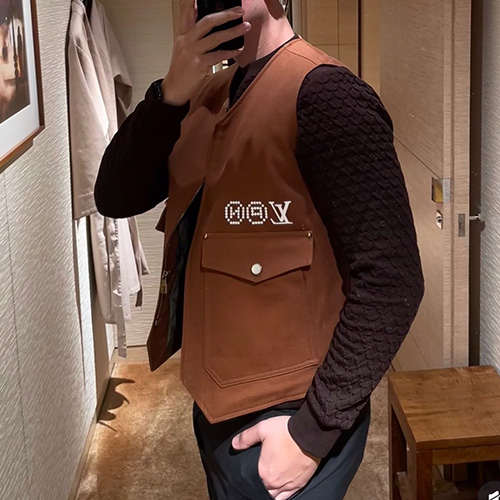 [홍콩명품.LOUIS VUITTON] 루이비통 25SS 로고 솜패딩 조끼 베스트 1AILWB (브라운), BM23318, YS, 레플리카의류,미러급사이트