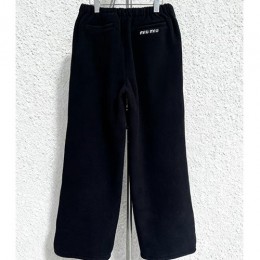 [홍콩명품,MIU MIU] 미우미우 25SS 로고 자수 플리스 조거 팬츠 바지 (블랙), BM24000, X2, 레플리카의류,미러급사이트