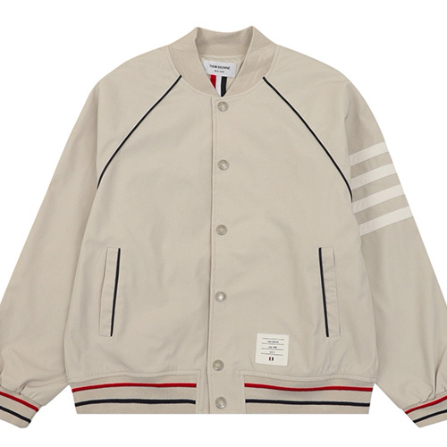 [홍콩명품.THOME BROWNE] 톰브라운 25SS 로고 4바 봄버 자켓 (베이지), BM24041, KK, 레플리카의류,미러급사이트