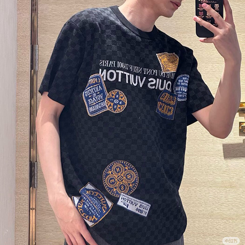 [홍콩명품.LOUIS VUITTON] 루이비통 25SS 로고 다미에 울 반팔 티셔츠 (블랙), BM24051, KK, 레플리카의류,미러급사이트