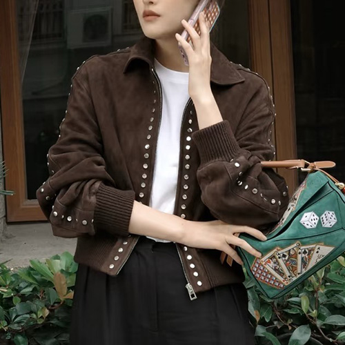 [홍콩명품.LOEWE] 로에베 25SS 로고 여성 레더 가죽 카라 봄버 자켓 (브라운), BM24080, PG, 레플리카의류,미러급사이트