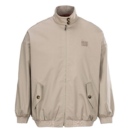 [홍콩명품,MIU MIU] 미우미우 25SS 로고 터틀넥 봄버 자켓 (베이지), BM24116, KB, 레플리카의류,미러급사이트