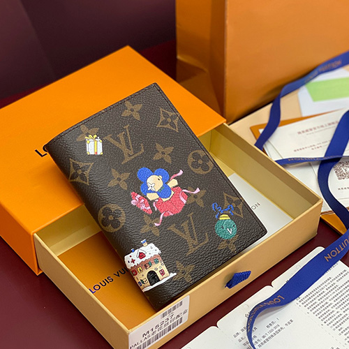 [홍콩명품.LOUIS VUITTON] 루이비통 25SS 로고 모노그램 여권 커버 M15327 (브라운), BGM5511, BDA, 명품지갑,홍콩명품,사이트,명품쇼핑몰