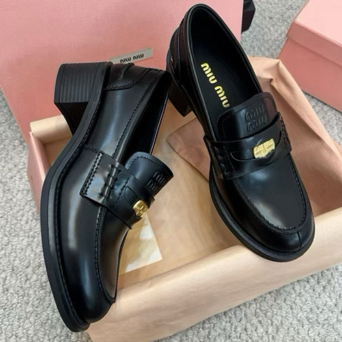 [홍콩명품,MIU MIU] 미우미우 26SS 로고 여성 레더 가죽 굽 구두 로퍼 (3컬러), SE6070, GHS, 명품스니커즈,운동화,구두,로퍼,하이탑,신발