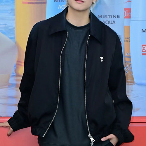 [홍콩명품.AMI] 아미 26SS 로고 자수 솜패딩 카라 봄버 자켓 (블랙), BM24736, JL, 레플리카의류,미러급사이트