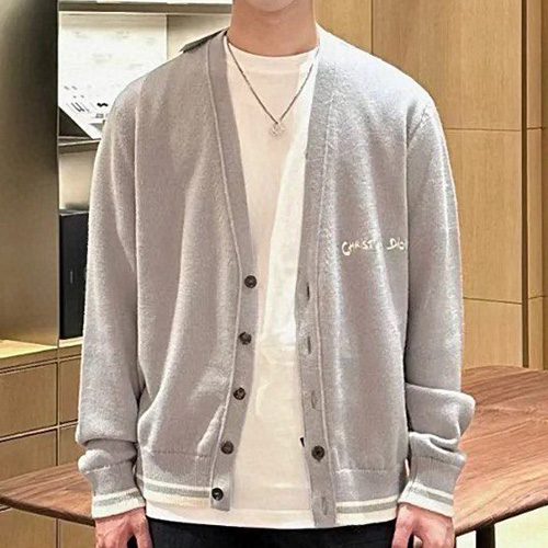 [홍콩명품,Christian Dior] 디올 26SS 로고 자수 V넥 캐시미어 니트 가디건 (그레이), BM24781, S1F, 레플리카의류,미러급사이트