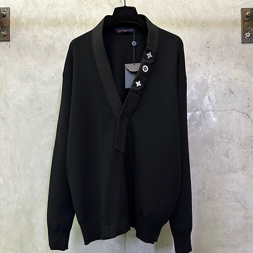 [홍콩명품.LOUIS VUITTON] 루이비통 26SS 로고 하이브리드 엠벨리시드 남성 가디건 1AIM96 (블랙), BM24818, KK, 레플리카의류,미러급사이트