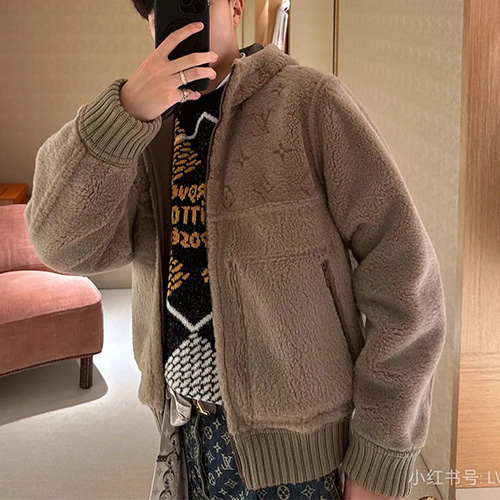 [가격문의][홍콩명품.LOUIS VUITTON] 루이비통 26SS 로고 레더 가죽 리버서블 후드 봄버 자켓 1AFAIQ (브라운), BM24898, TOM, 레플리카의류,미러급사이트