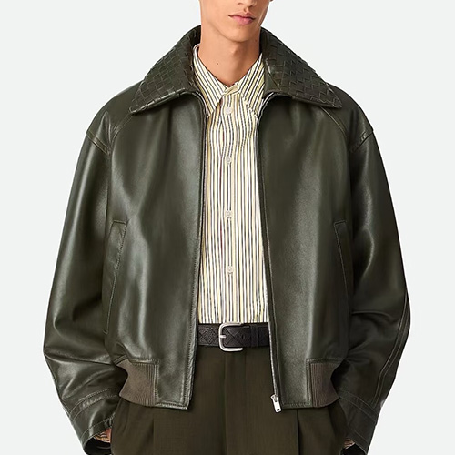 [가격문의][홍콩명품.BOTTEGA VENETA] 보테가베네타 26SS 로고 레더 가죽 인트레치아토 카라 봄버 자켓 (카키), BM24899, TOM, 레플리카의류,미러급사이트