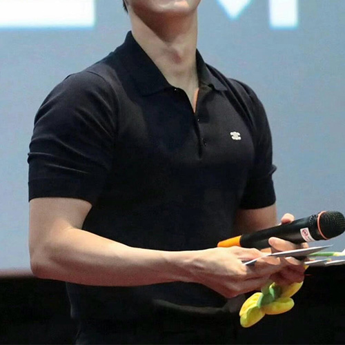 [가격문의][홍콩명품.CELINE] 셀린느 26SS 로고 자수 카라 폴로 니트 반팔 티셔츠 (2컬러), BM24907, KK, 레플리카의류,미러급사이트