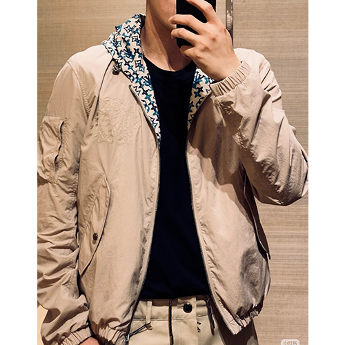 [가격문의][홍콩명품.LOUIS VUITTON] 루이비통 26SS 로고 리버서블 후드 윈드브레이커 자켓 1AJUVY (베이지), BM24926, KK, 레플리카의류,미러급사이트