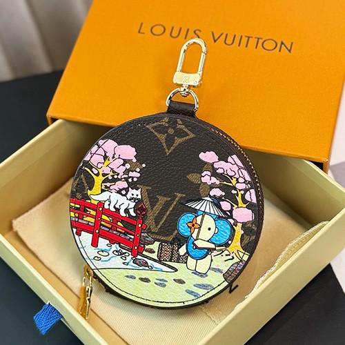 [홍콩명품.LOUIS VUITTON] 루이비통 26SS 로고 모노그램 lustre Vivienne Funfair Xmas 백 참 (브라운), ET3511, HY, 홍콩명품의류,구매대행,온라인명품