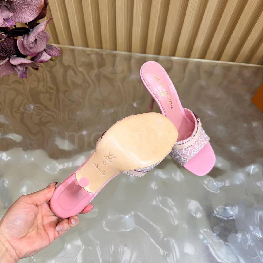 루이비통 로고 여성 모노그램 9.5cm 힐 슬리퍼 (핑크) 26SS 상세이미지 4