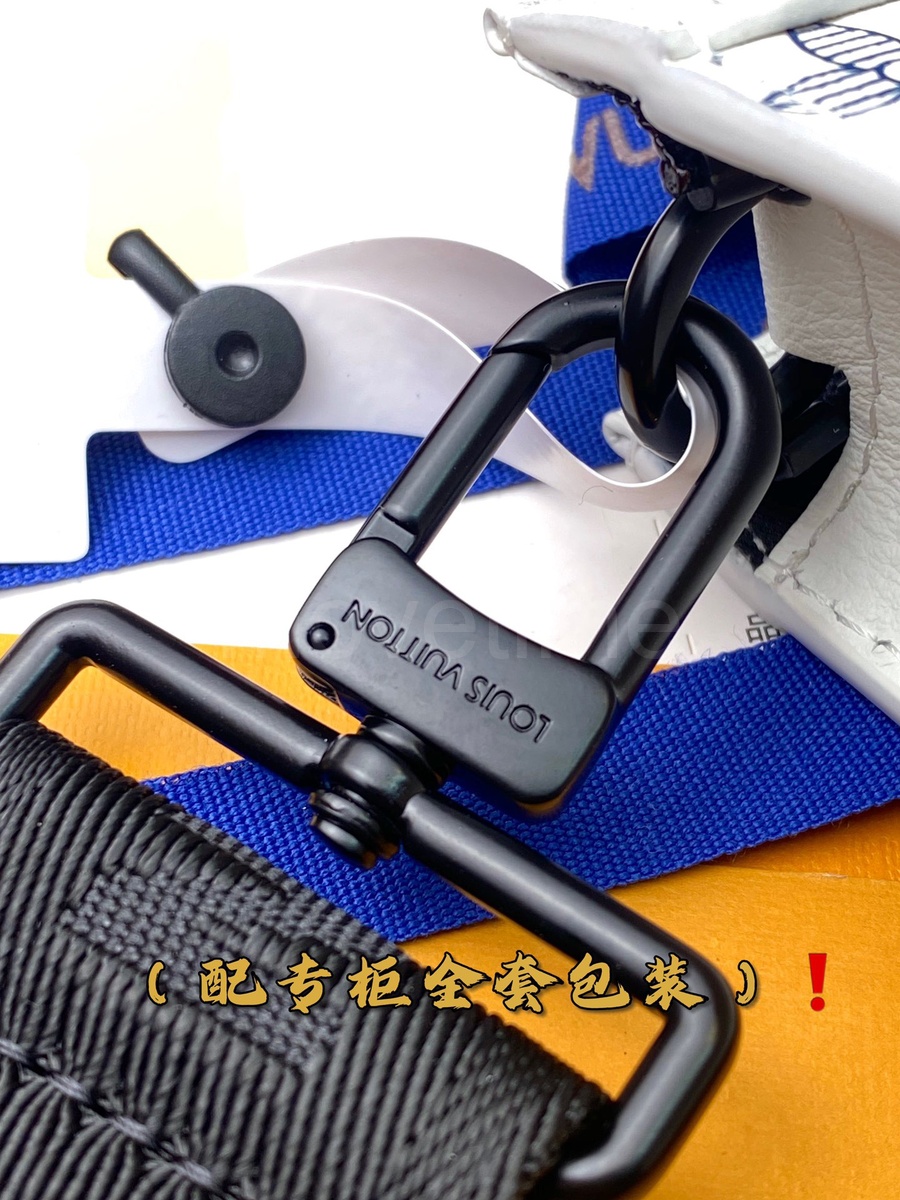루이비통 로고 모노그램 가스통 웨어러블 월릿 M81115 (화이트) 26SS 상세이미지 4