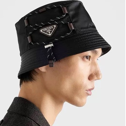 프라다 삼각로고 나일론 벙거지 모자 26SS
