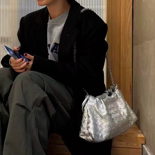 보테가베네타 Dustbag Notte 실버 숄더백 26SS
