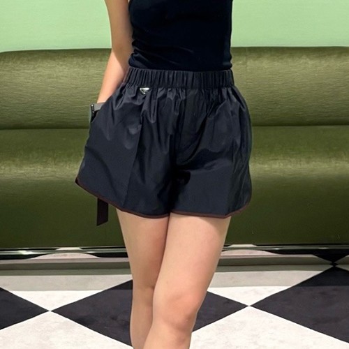 프라다 삼각로고 여성 나일론 미니 쇼츠 반바지 핫팬츠 26SS
